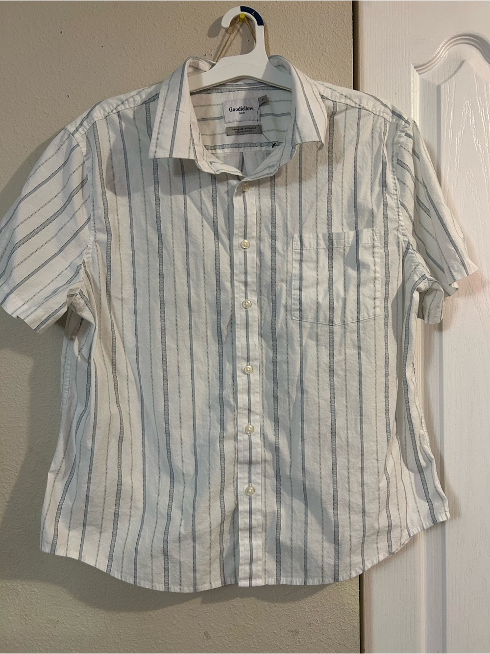 Men's Short-Sleeve Stripe Button-Up Shirt